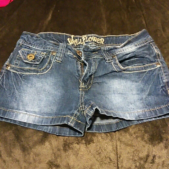 Shorts - Picture 1 of 2